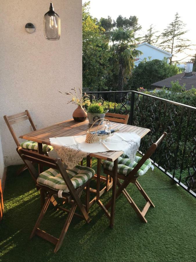 Apartment Aquamarin, Blizu Mora S Pogledom Na More, Za Do 6 Osoba Malinska Dış mekan fotoğraf